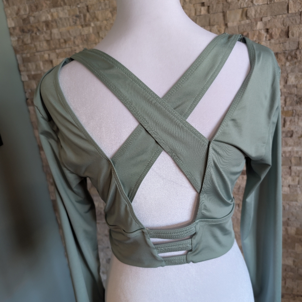 Green Athleisure Cropped Criss Cross Open Back Top Long Sleeves Soft Pilates M